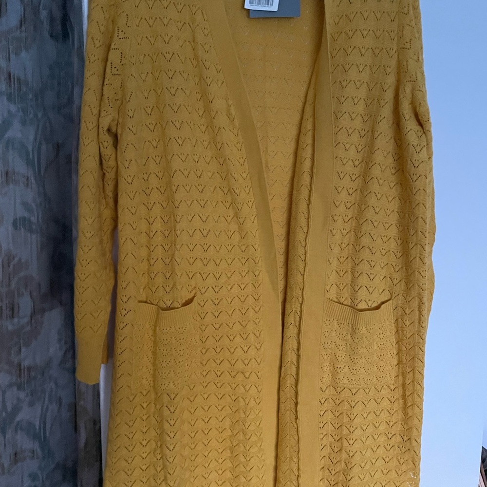 Great NWT mustard yellow duster with pockets!